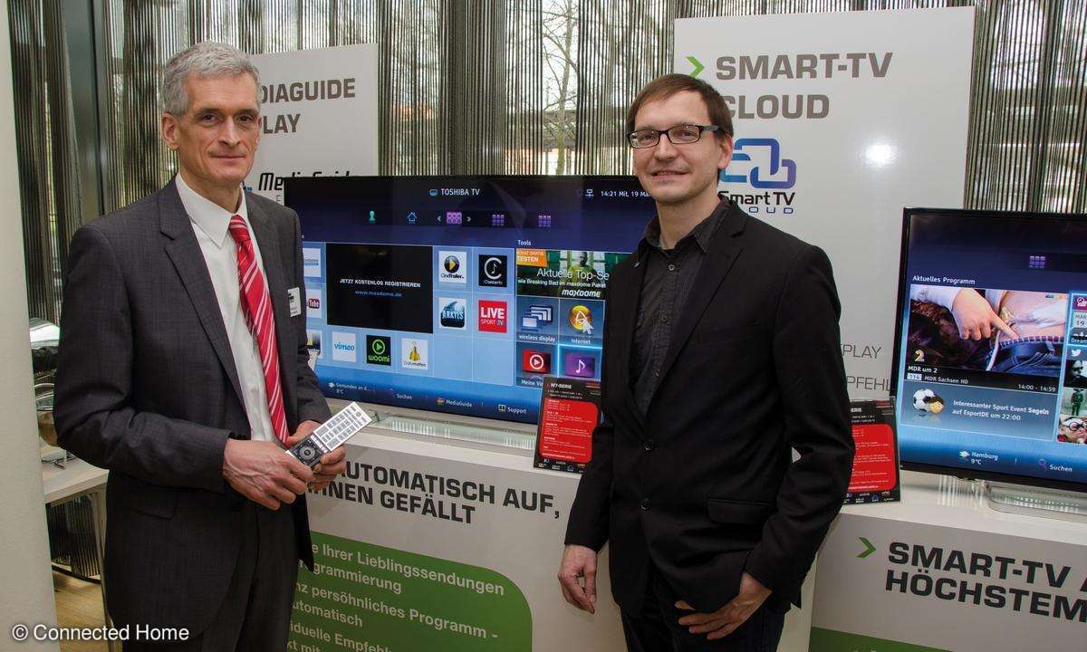 Frank Eschholz von Toshiba mit Redakteur Dominik Drozdowski