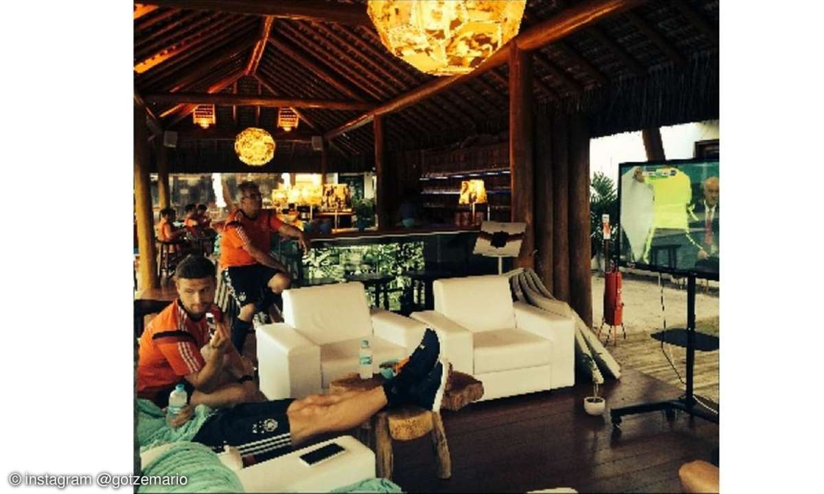 Dennoch: Bei solch gemütlichen Quartieren ist es ein Muss, sich Fußballklassiker wie Spanien gegen Niederlande gemeinsam anzusehen.