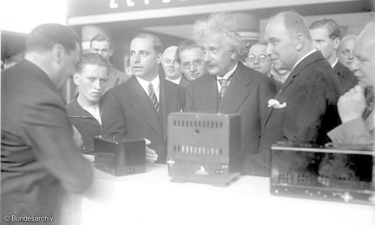 Einstein bei der ERöffnung der IFA