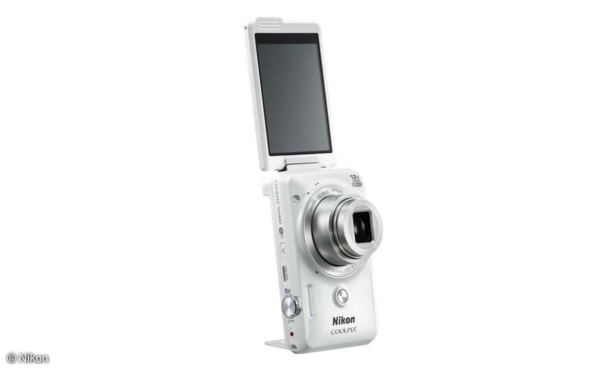 Nikon S6900