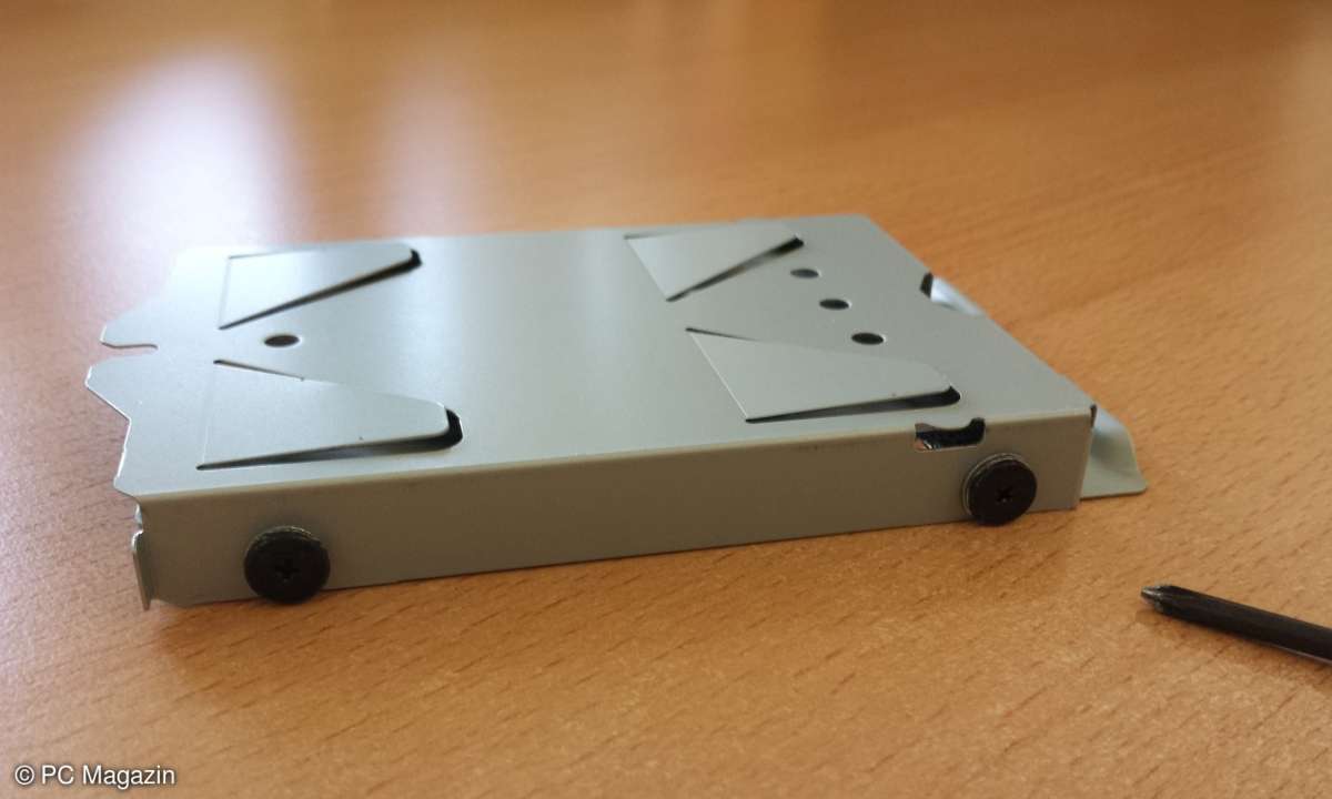 PS4: SSD-Umbau - HDD entnehmen, SSD einbauen