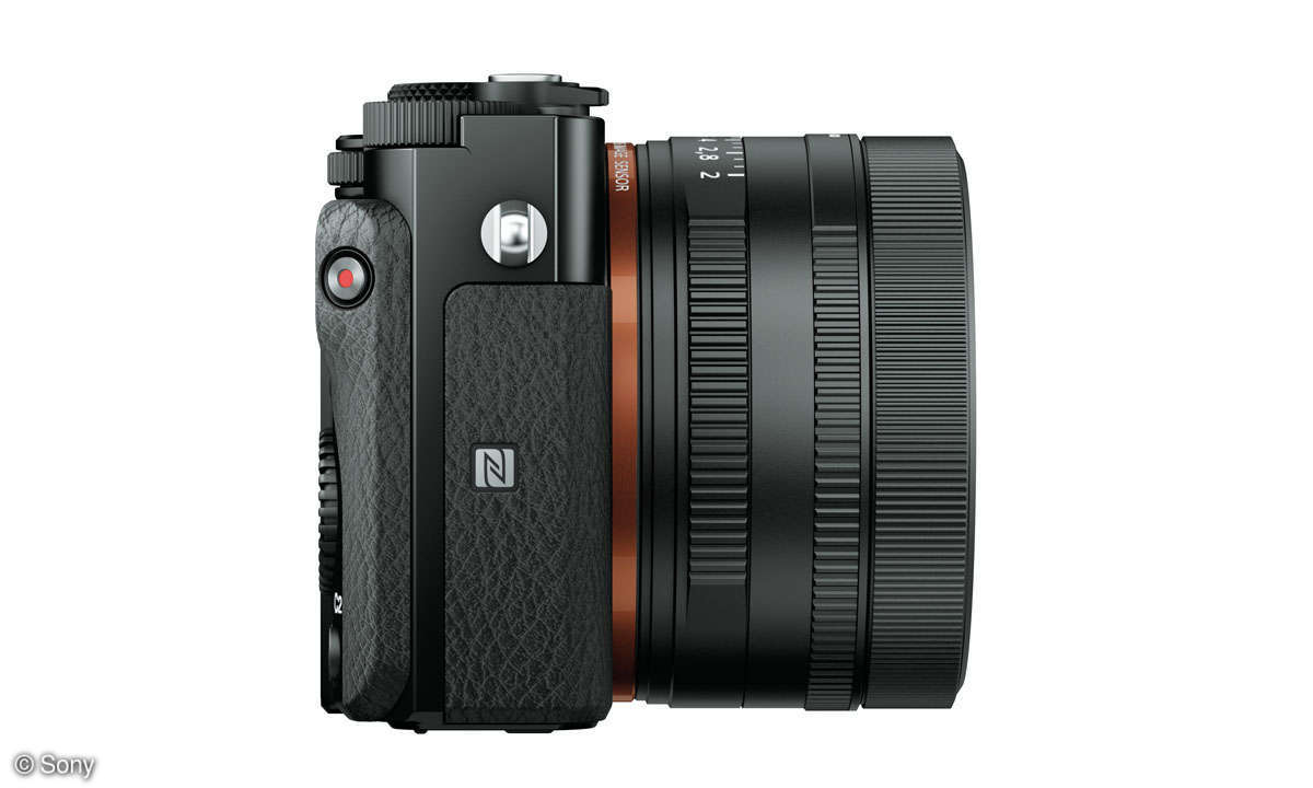 Sony RX R1II von der Seite