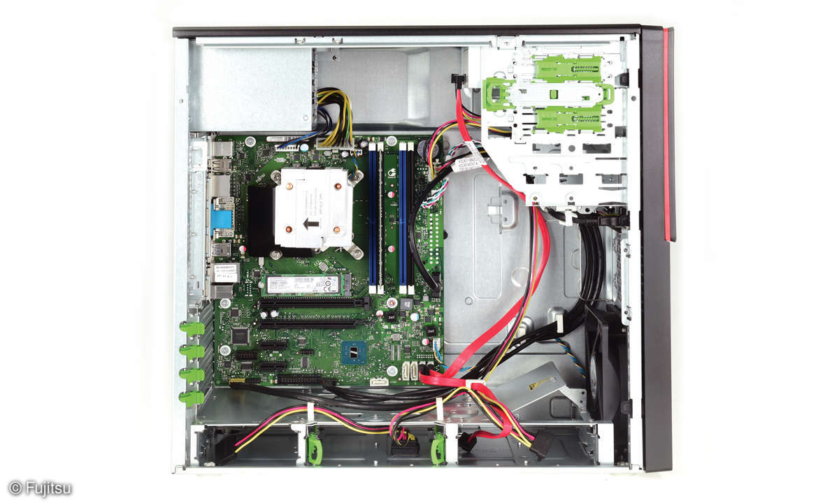Fujitsu Esprimo P956 offen