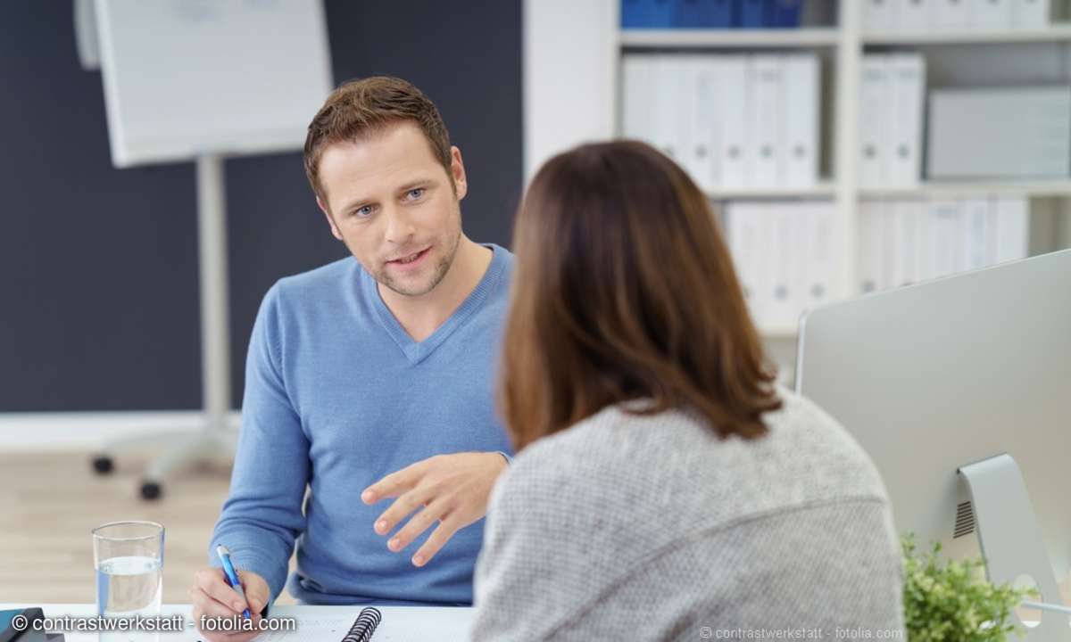 Arbeitszeugnis - Büro Meeting (Symbolbild)