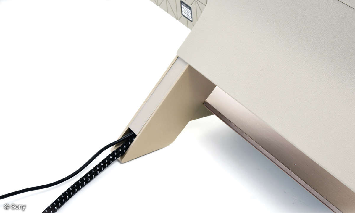 Kabel im Lowboard
