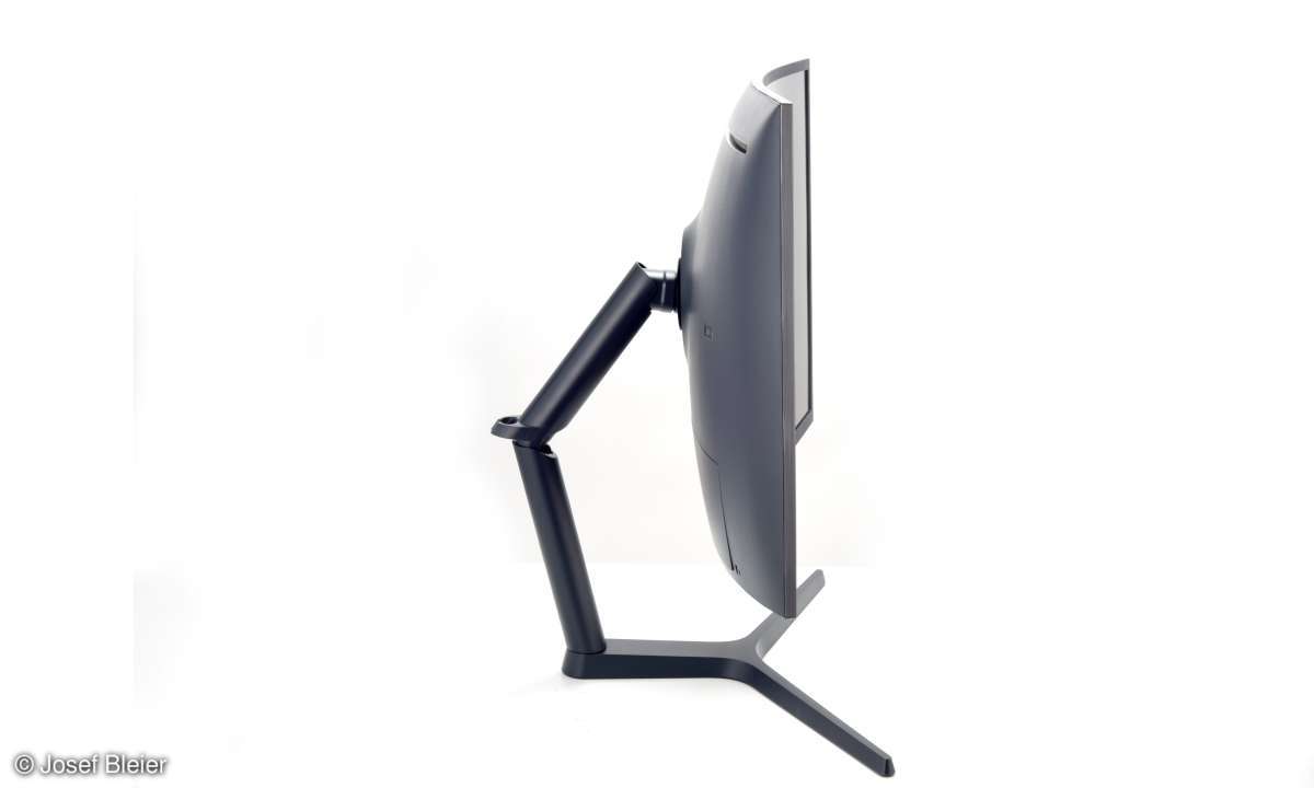 Samsung C32HG70