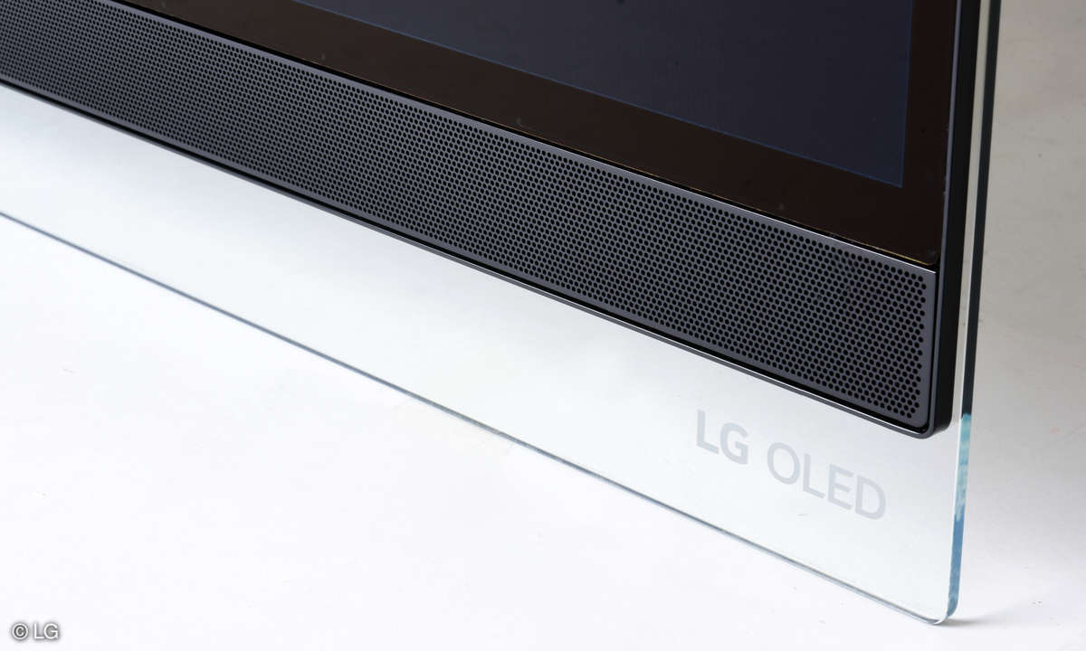 LG OLED65E97 (unten)
