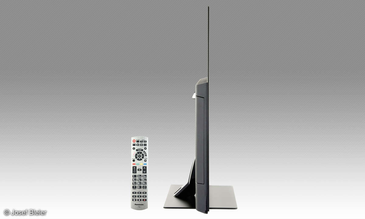 Panasonic TX-55GZW954 im Test - Fernbedienung & Seitenansicht