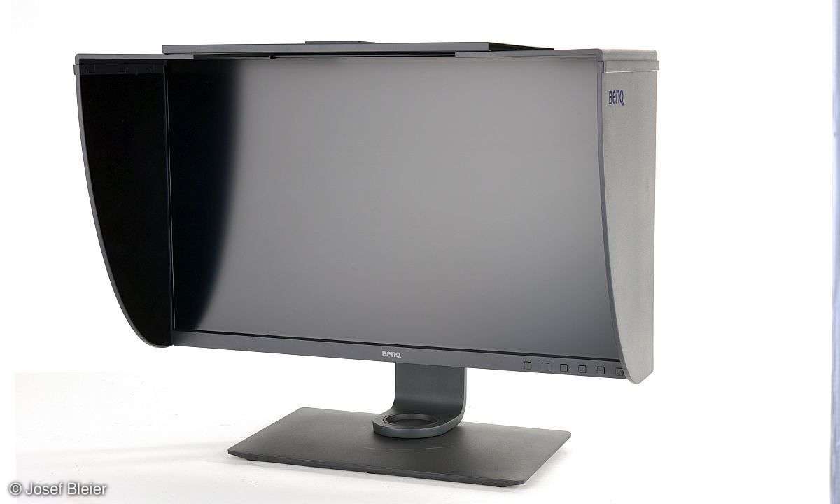 BenQ Photovue SW270C mit Lichtschutzhaube