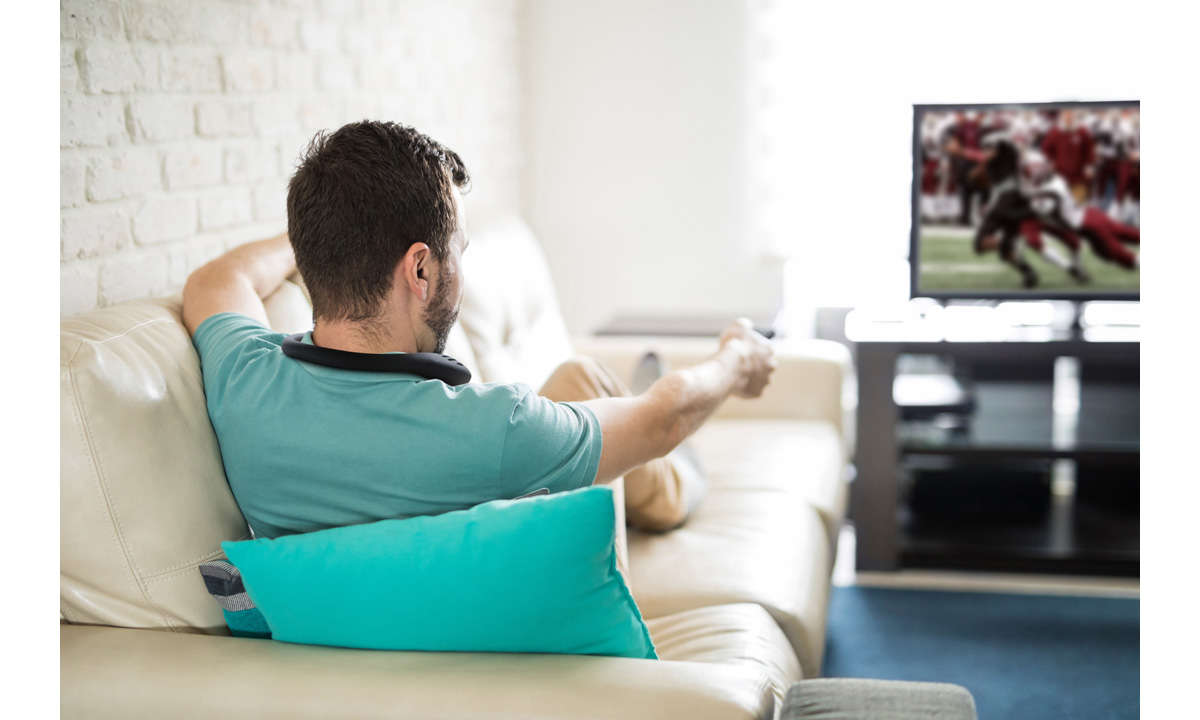 musicman_soundneck_ambiente_tv-schauen