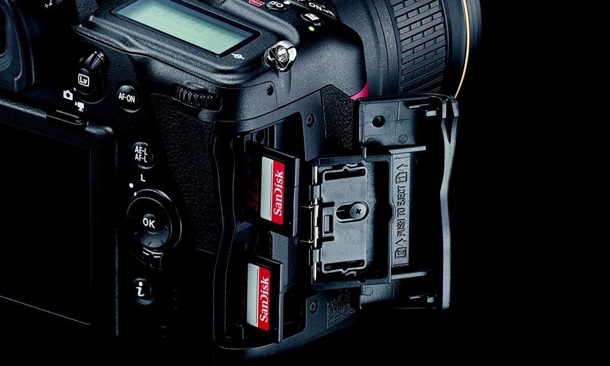 Nikon D780 im Test - SD-Karten-Slots