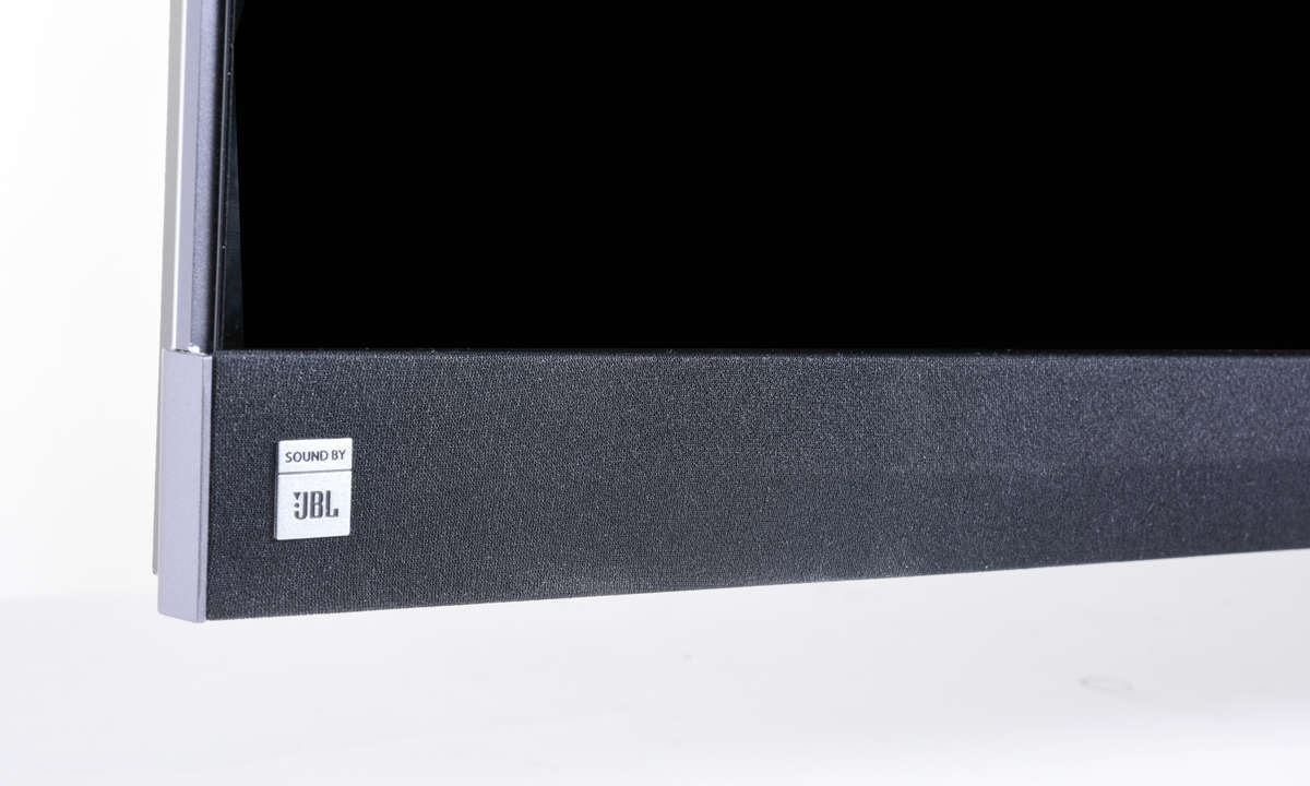 Hisense H65U8QF im Test - Front-Detail