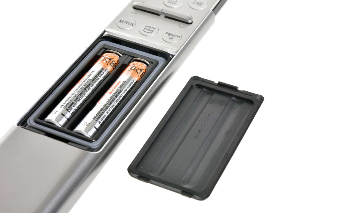 Samsung The Terrace im Test - Fernbedieung Batteriefach