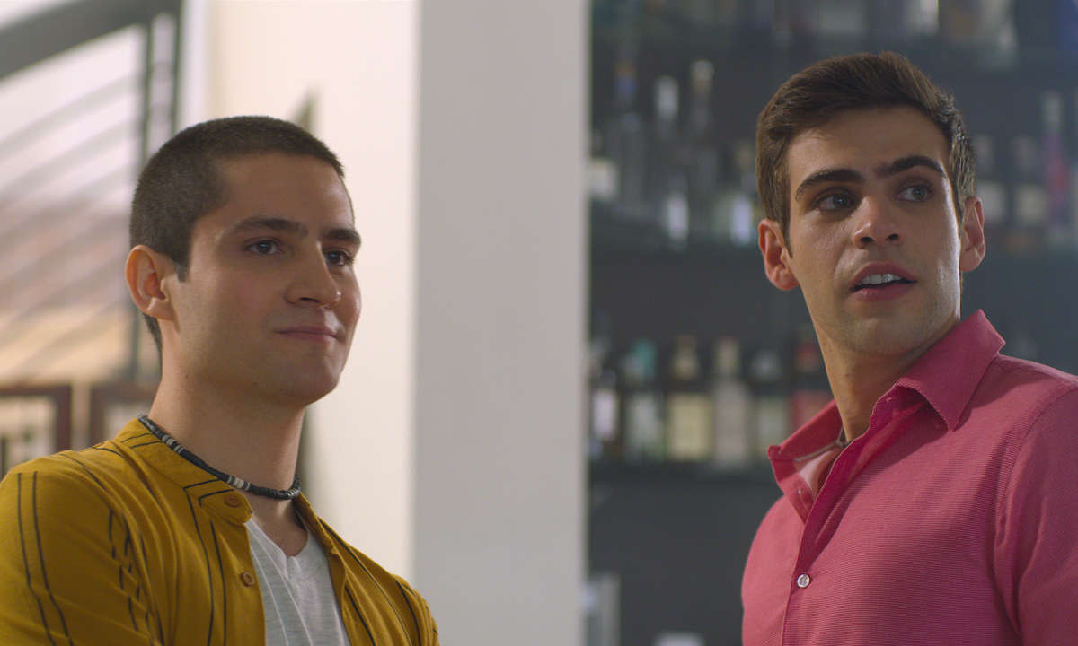 Martin Saracho als Nicandro Joven und Andres Baida als Rodolfo Joven