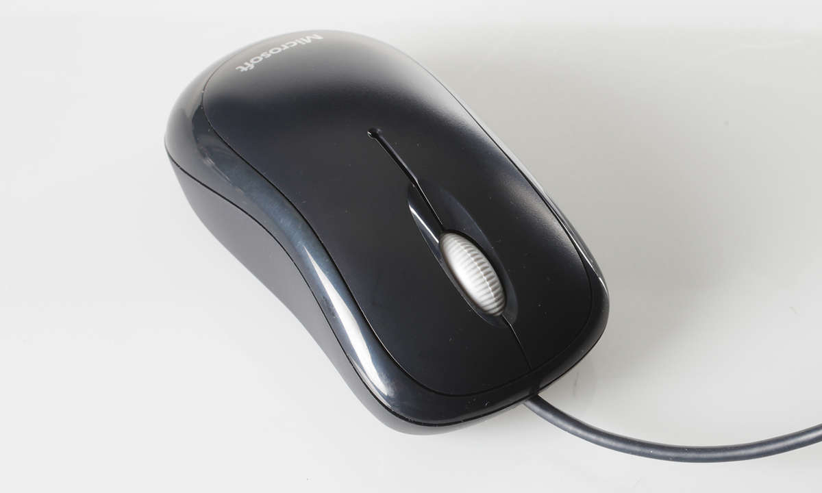 Foto der Basic Optical Mouse V2.0 von Microsoft in Schwarz