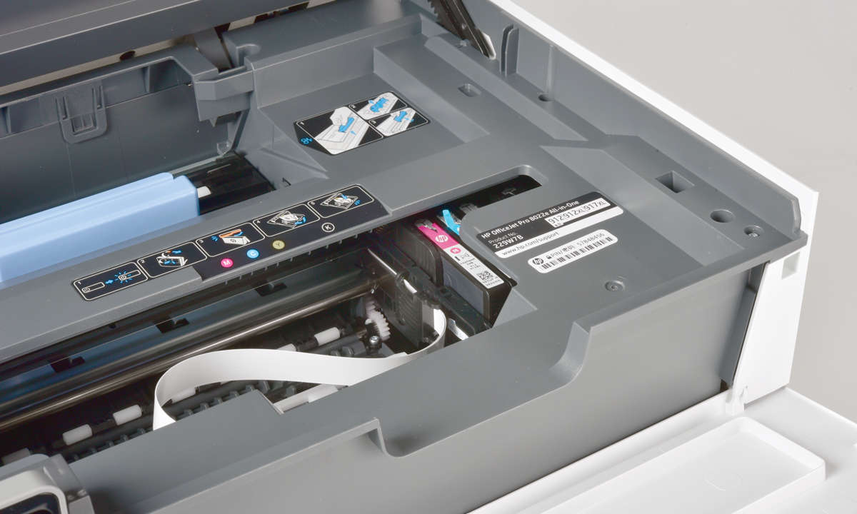 HP OfficeJet Pro 8022E im Test - Tintenpatraonen-Schacht