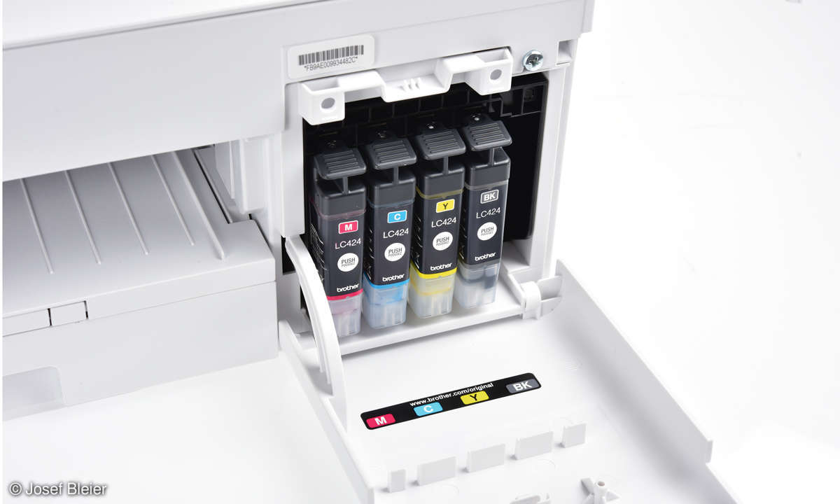 Brother DCP-J1200W im Test - Tintenpatronen-Fach