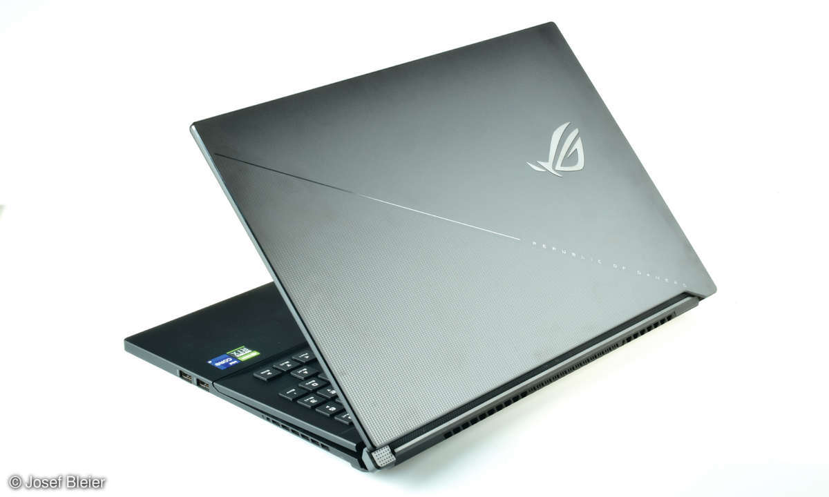 Asus-ROG-Zephyrus-S17-GX703H-rue-1-