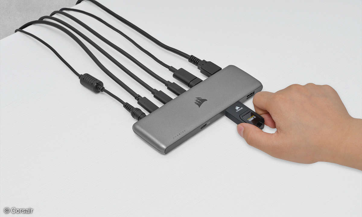 Produktfoto des USB100, in das ein USB-Stecker eingesteckt wird