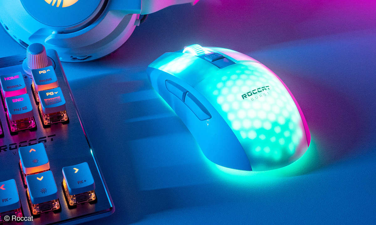Die Roccat Burst Pro Air neben Headset und Tastatur