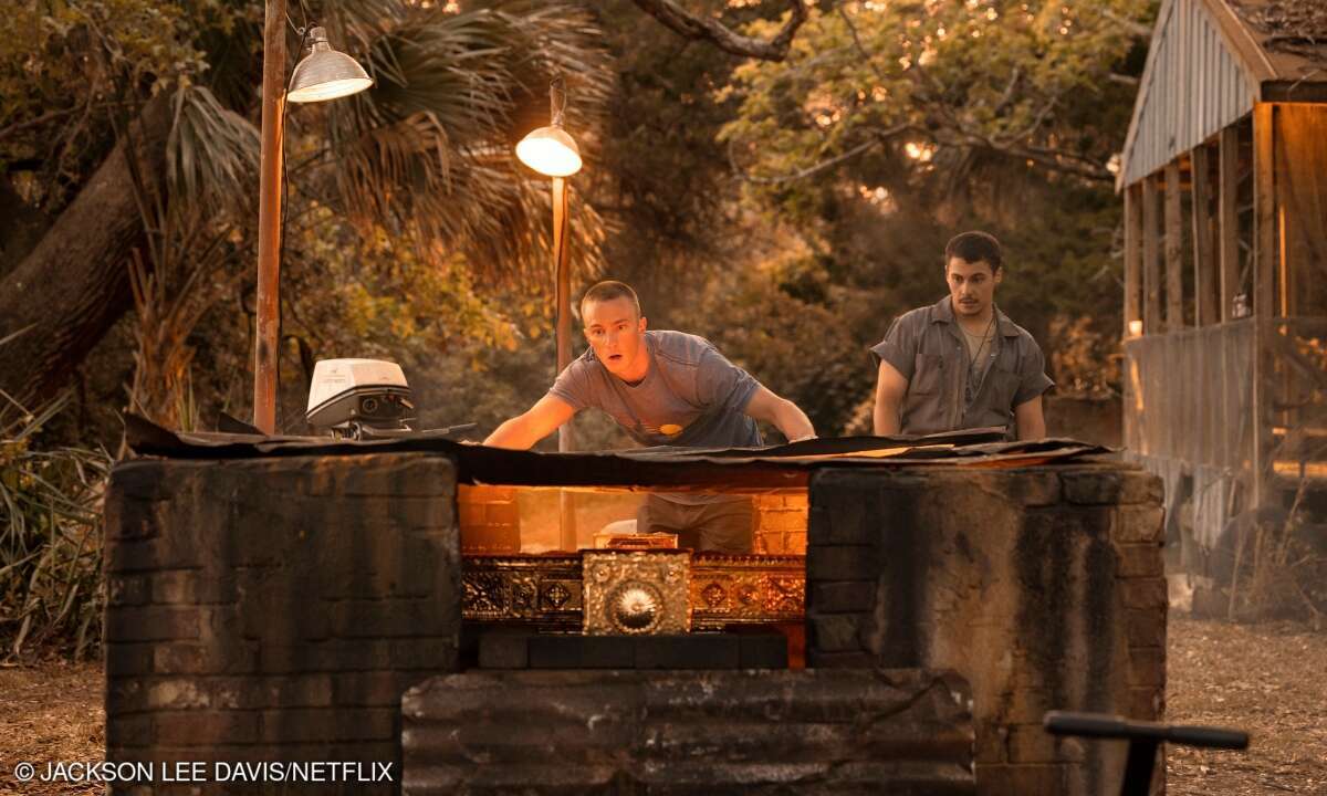 Outer Banks. (L to R) Drew Starkey as Rafe, Nicholas Cirillo as Barry in episode 305 of Outer Banks.