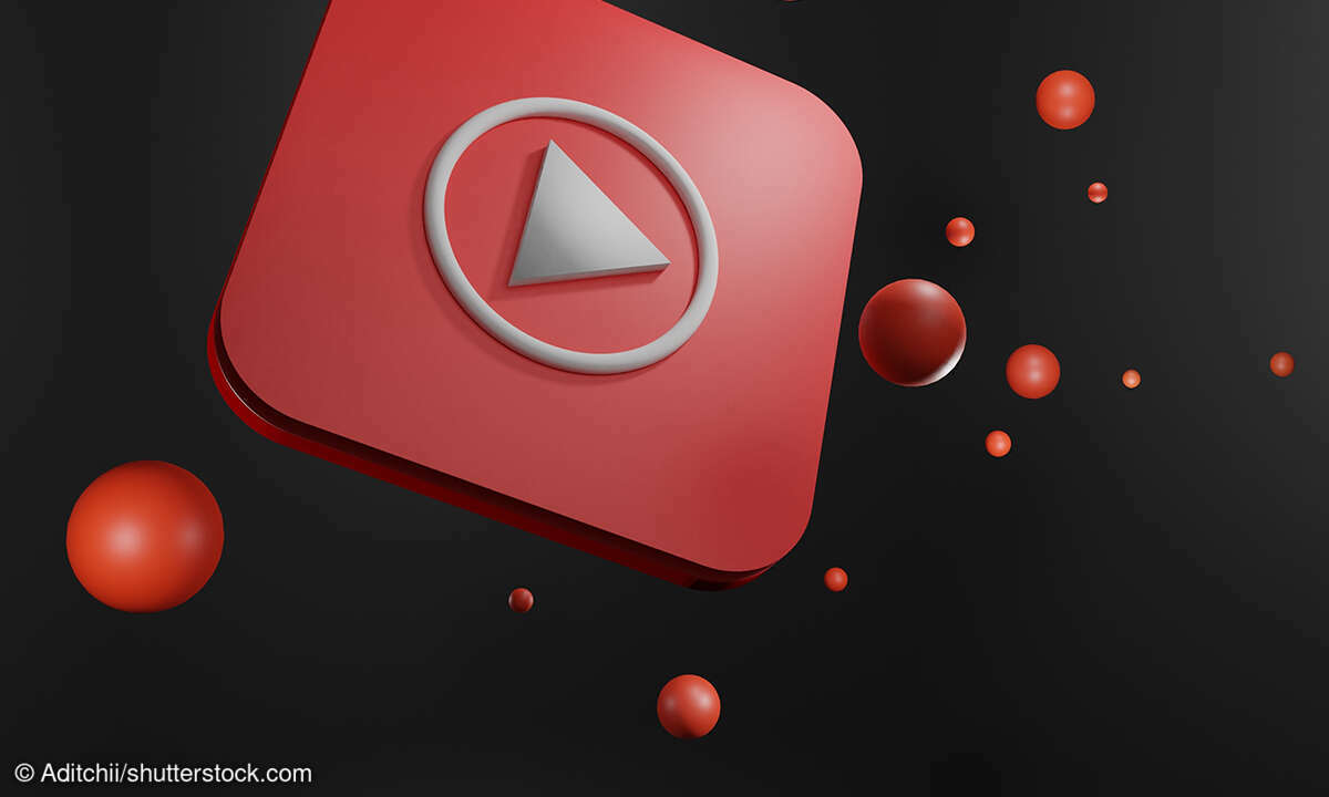 Die rote Abspielen-Taste von YouTube (YouTube Logo) ist zu sehen und rote Blasen auf schwarzem Hintergrund