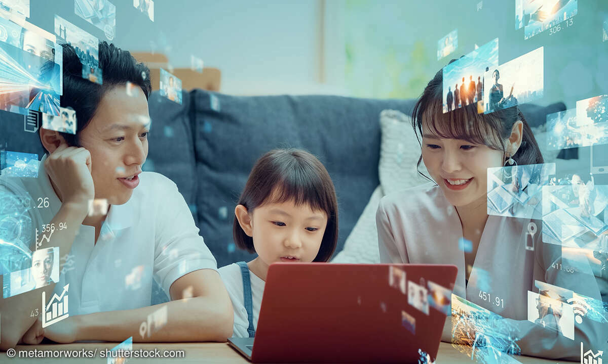 Videoinhalte Eltern und Kinder sehen sich Video-Streaming-Dienste an