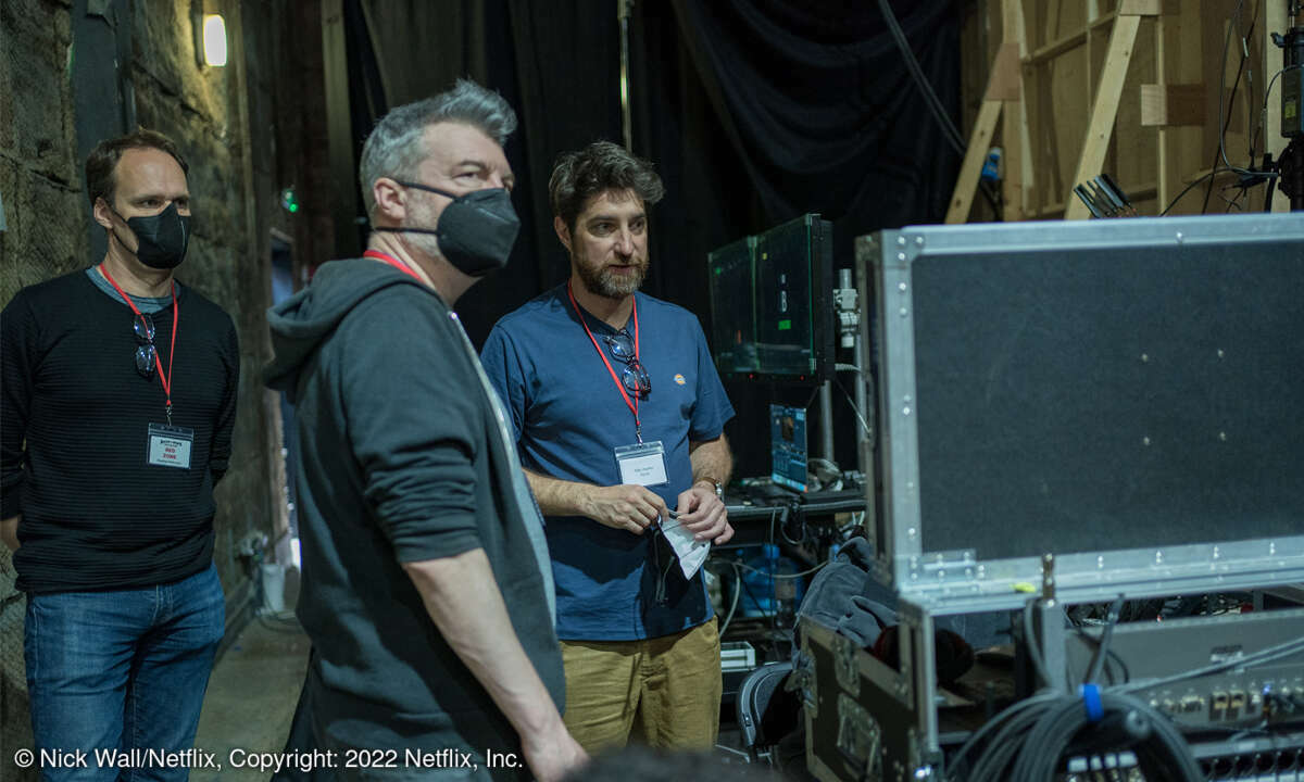 Serienmacher Charlie Brooker am Set der sechsten Staffel. Werden wir ihn bald wieder inter den Kulissen sehen?