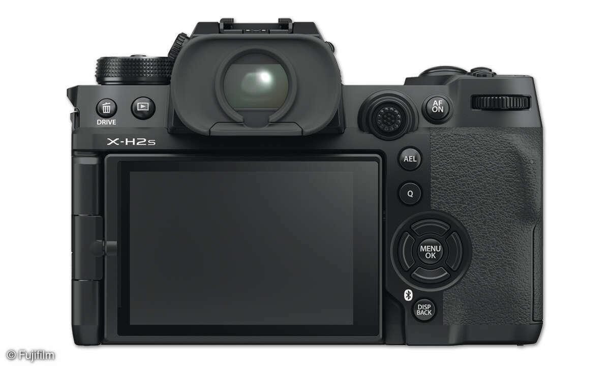 Fujifilm-X-H2S_back_LCDopen
