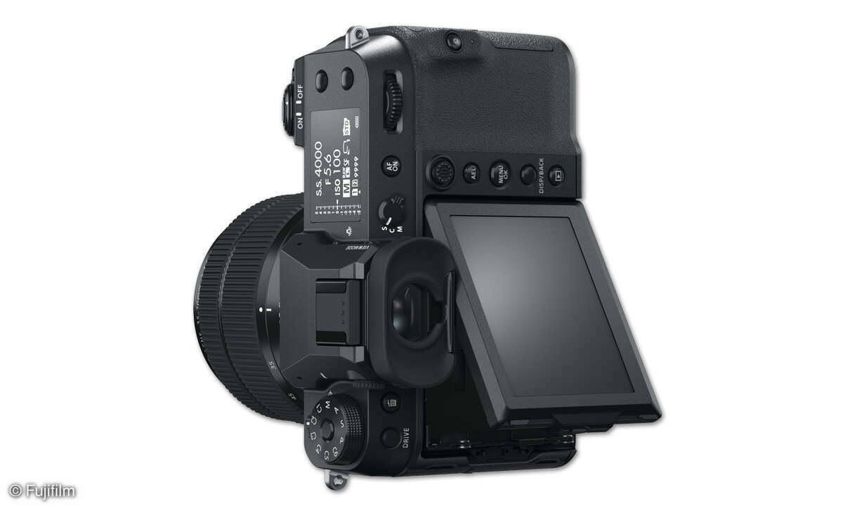 Fujifilm-GFX50S-II_back_diagonal_vertical