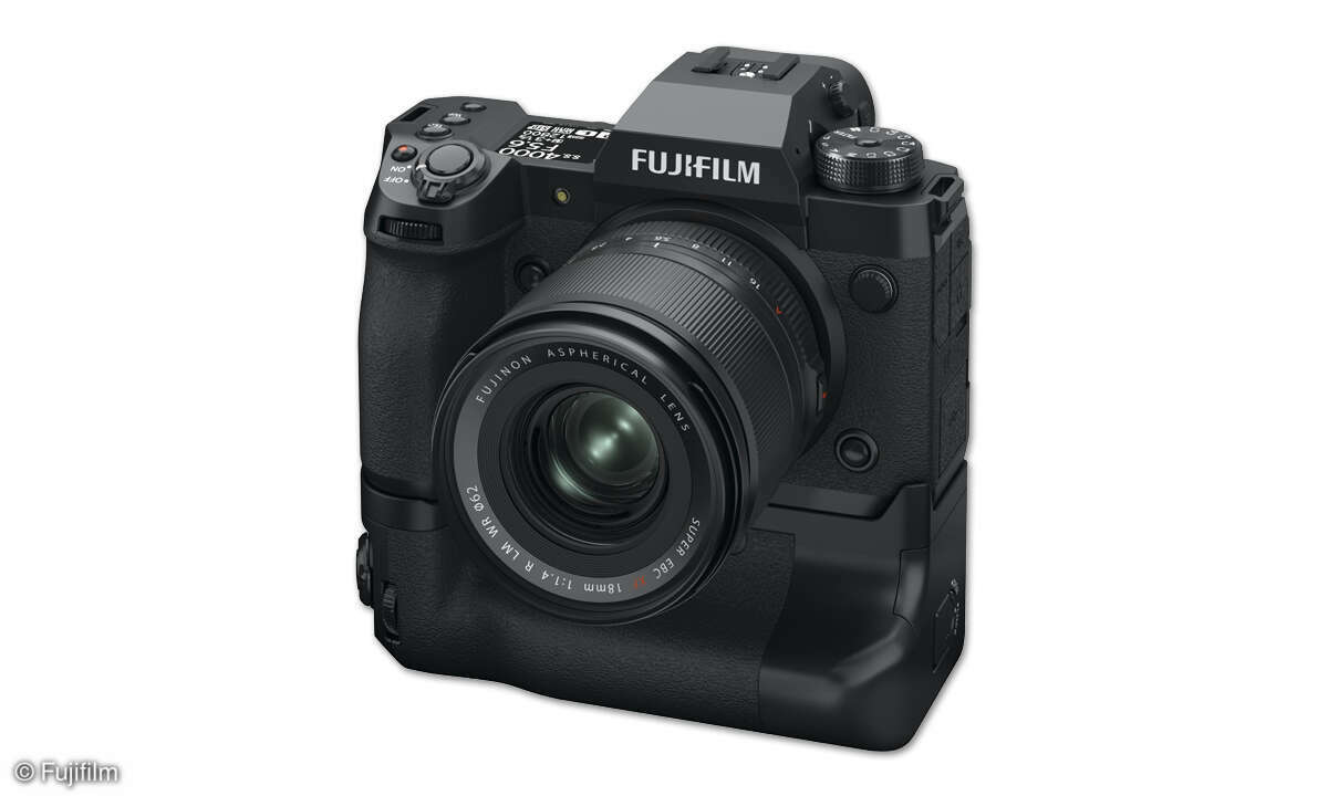Fujifilm-Fujinon-X-H2_left_diagonal_XF18mmF1_4_VG-XHbatteryGrip