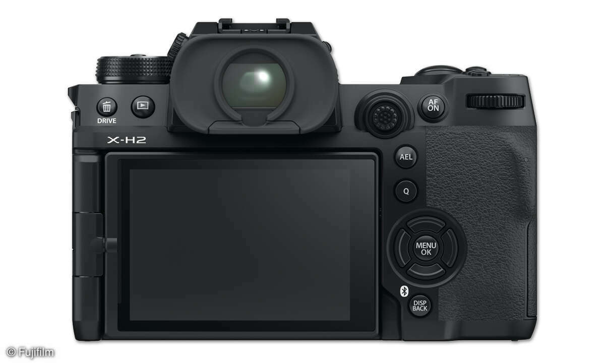 Fujifilm-Fujinon-X-H2_back_LCDopen