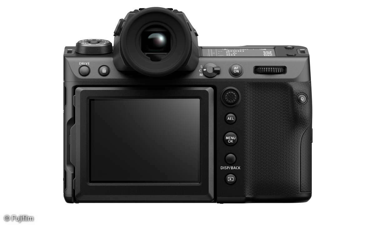 Die Rückansicht der Fujifilm GFX 100 II.