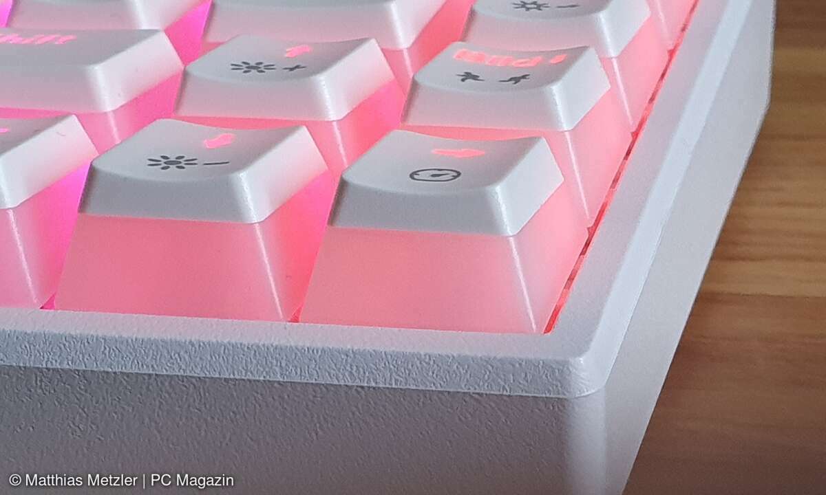 isy-igk-5500-wt-test-gaming-tastatur-mechanisch-pudding01