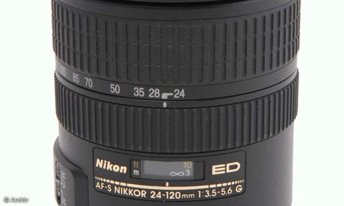 Nikon AF-S Nikkor 3,5-5,6/24-120 mm VR G IF ED Seitenansicht