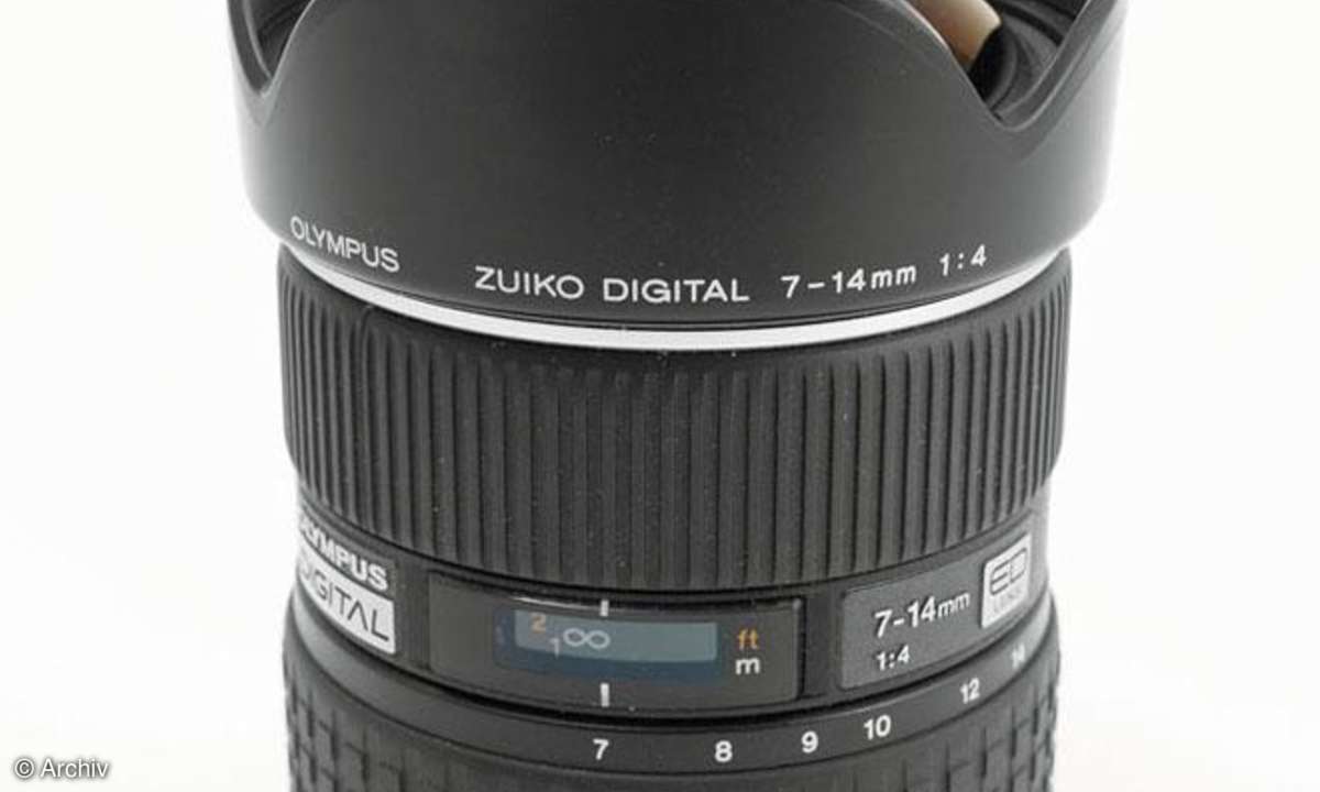 Olympus Zuiko Digital 4/7-14 mm ED Seitenansicht