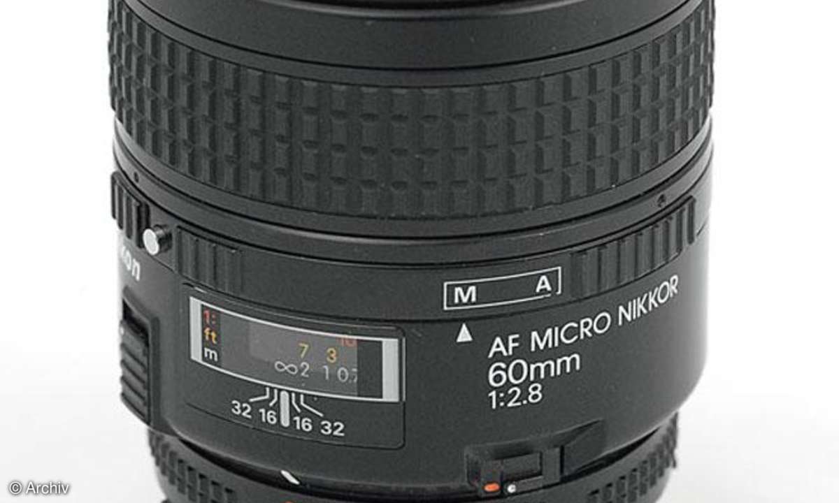 Nikon AF Nikkor 2,8/60 mm Micro D Seitenansicht