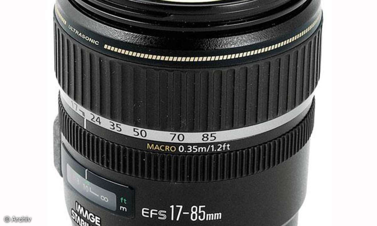 Canon EF-S 4-5,6/17-85 mm IS USM Seitenansicht