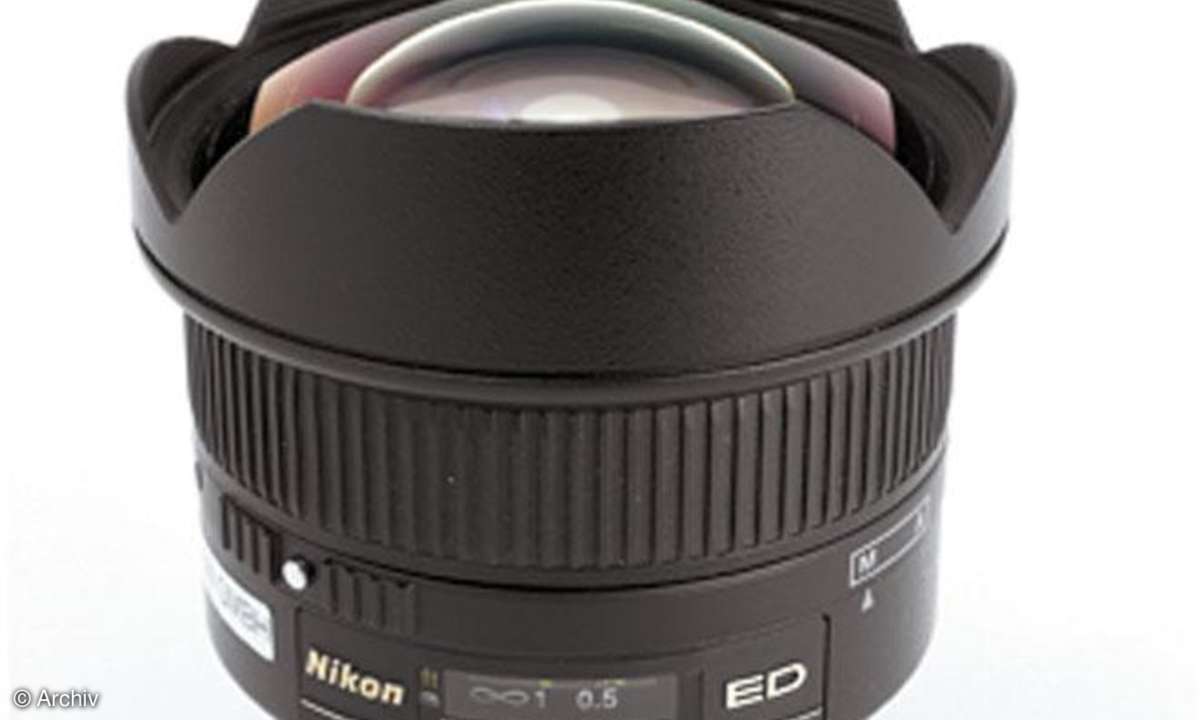 Nikon AF Nikkor 2,8/ 14 mm D ED Seitenansicht