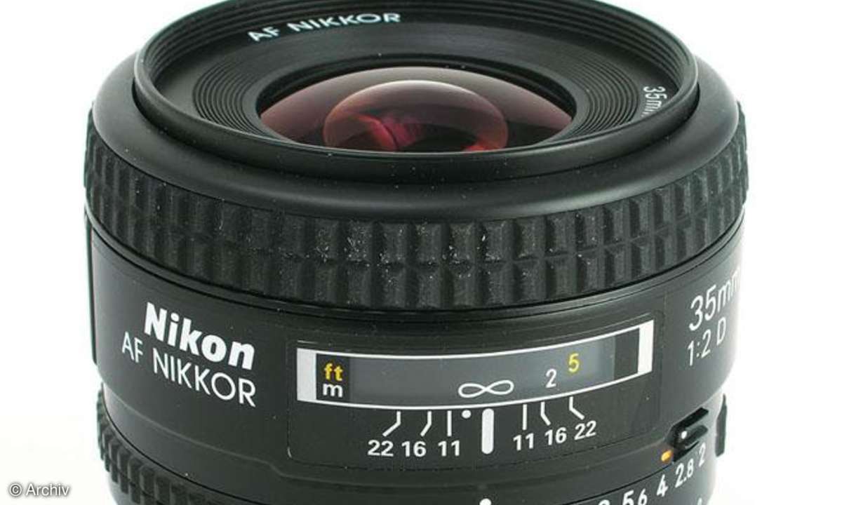 Nikon AF Nikkor 2/35 mm P Seitenansicht