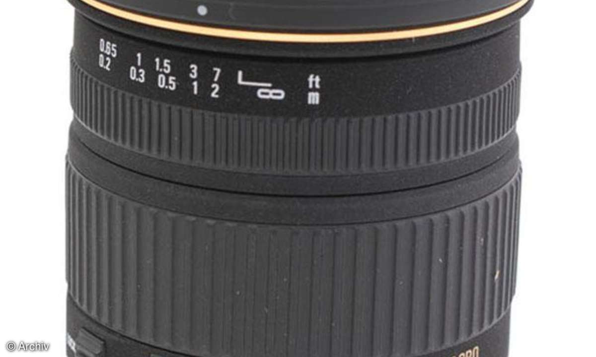 Sigma EX 2,8/18-50 mm DC Macro Seitenansicht
