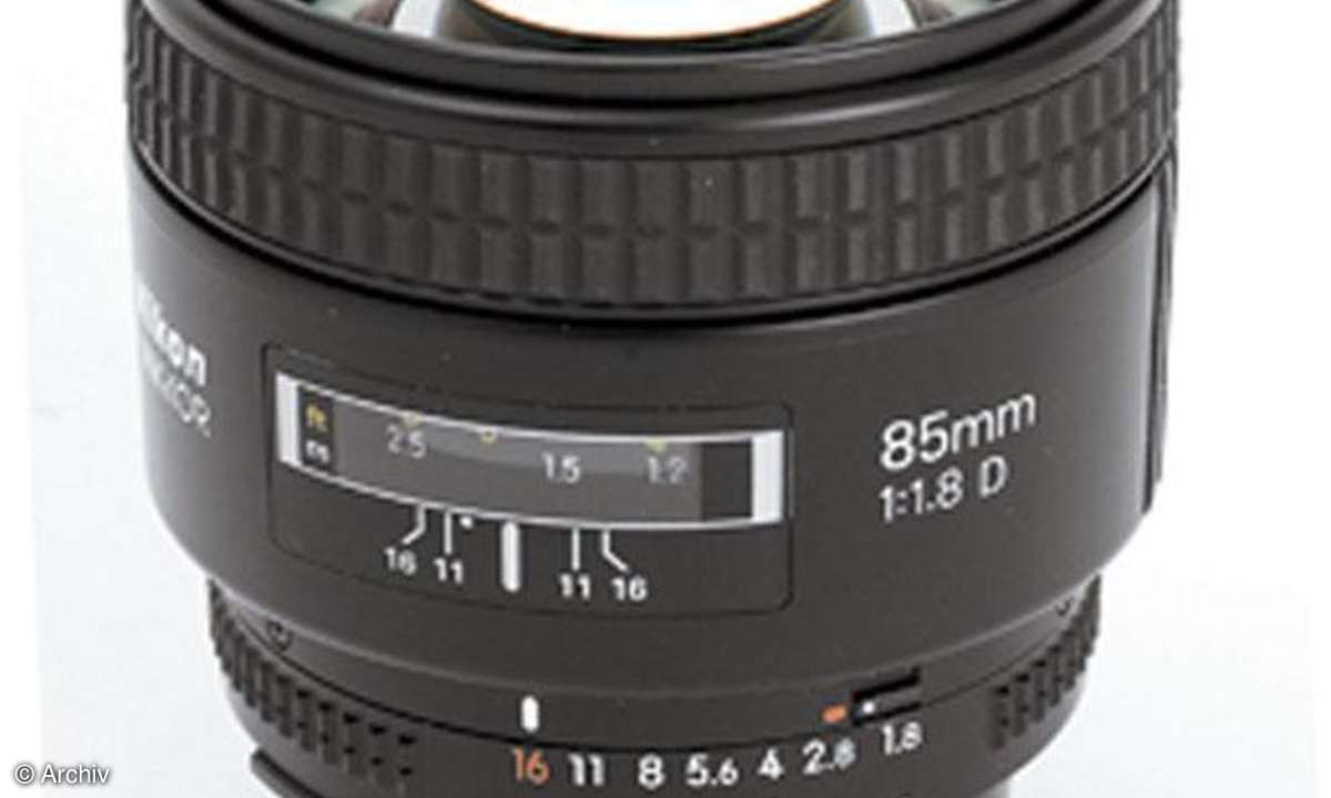 Nikon AF Nikkor 1,8/85 mm D Seitenansicht