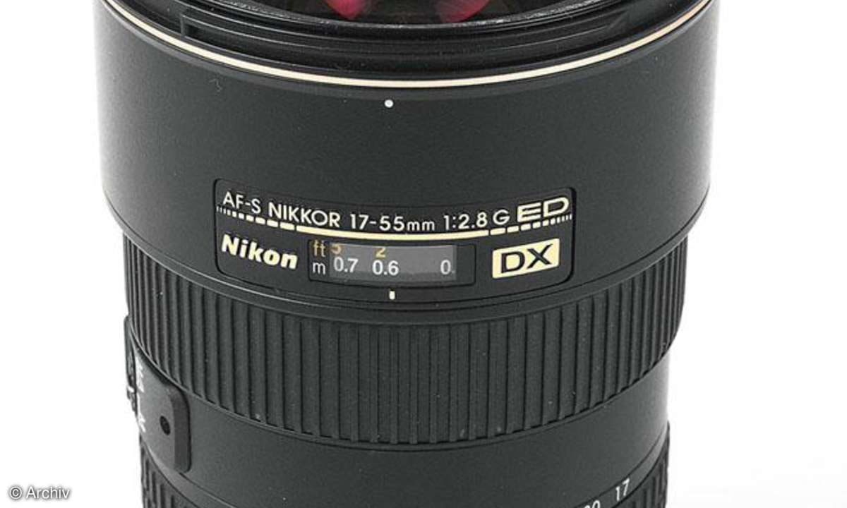 Nikon AF-S Nikkor 2,8/17-55 mm DX G IF-ED Seitenansicht