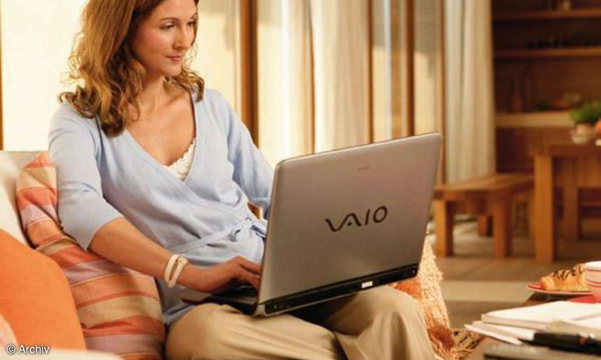 Frau Notebook Surfen