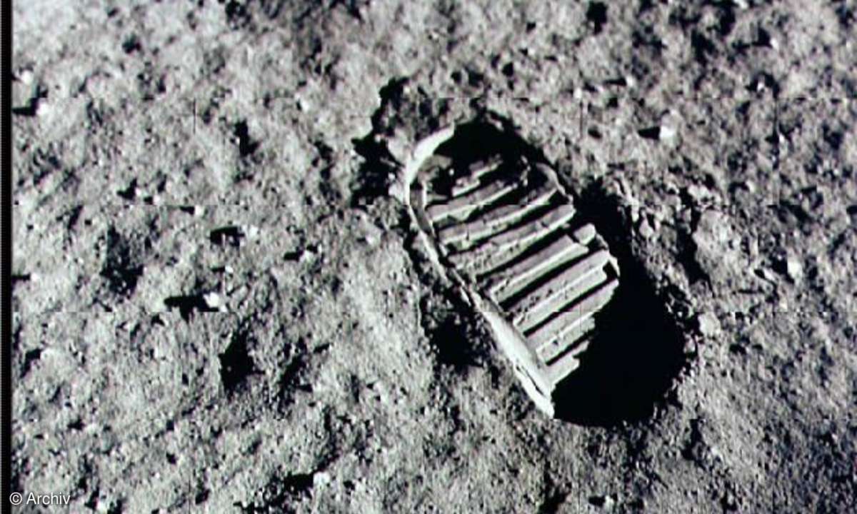 Nahaufnahme eines Mond-Fußabdrucks