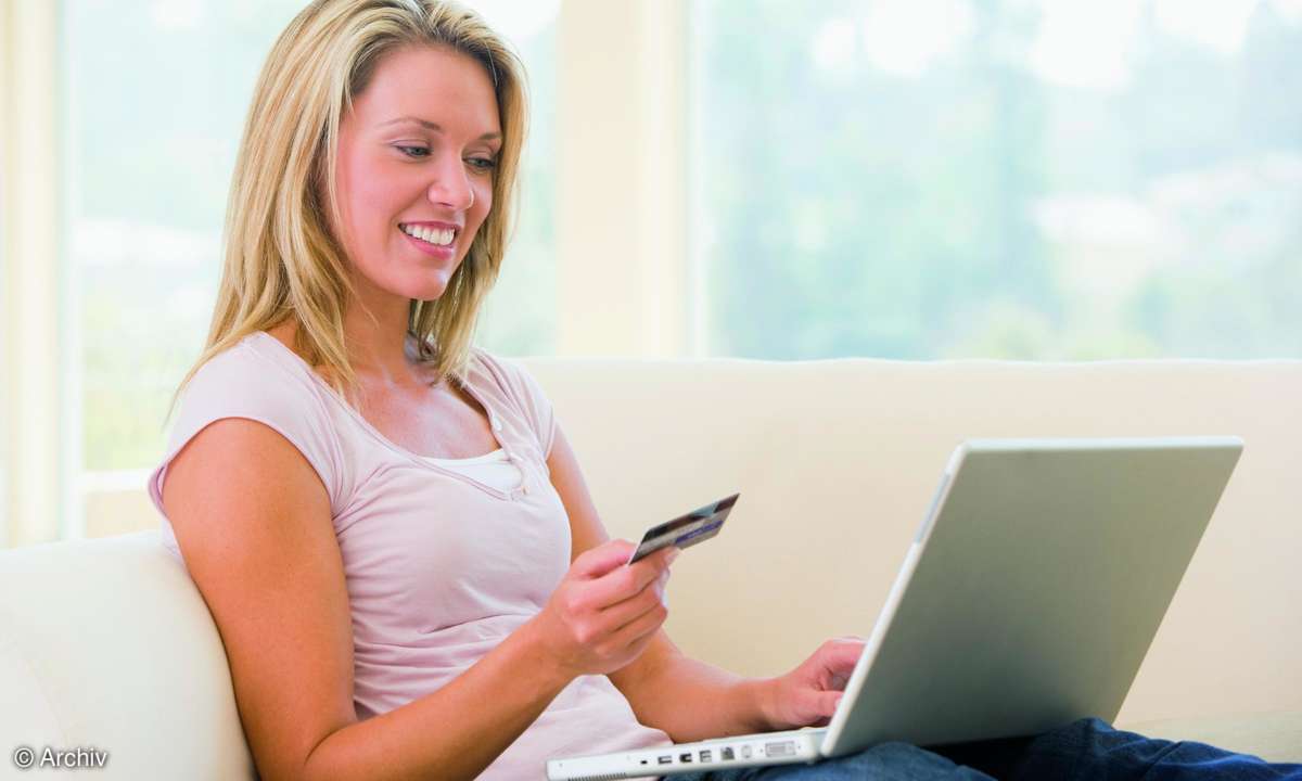 Frau beim Online-Banking