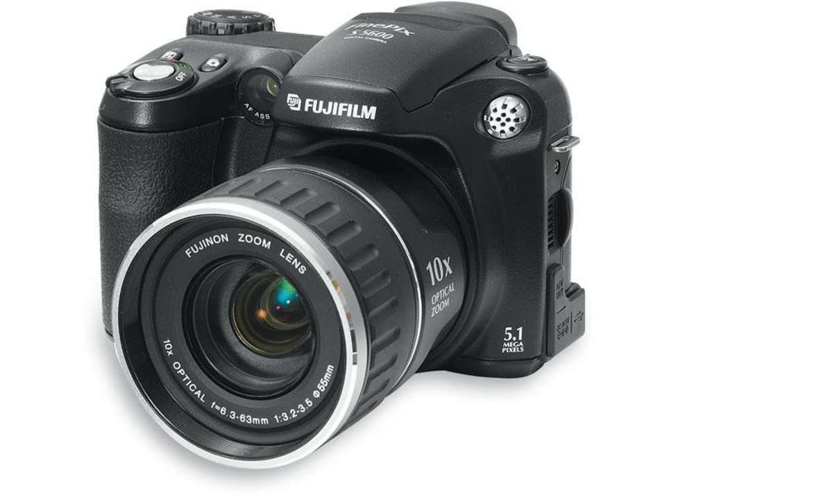 Fujifilm Finepix S5600 Vorderseite