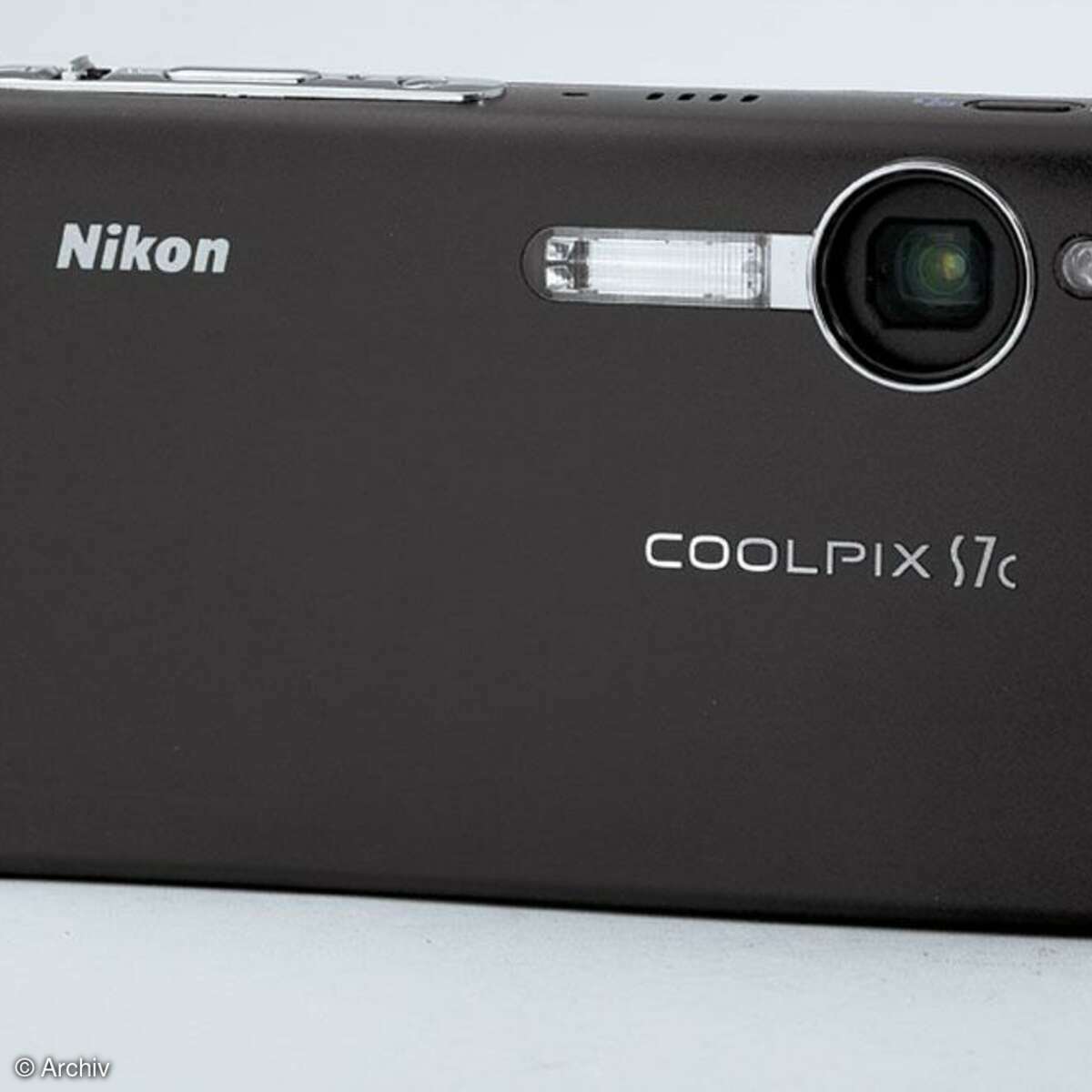 Nikon Coolpix S7c Vorderseite