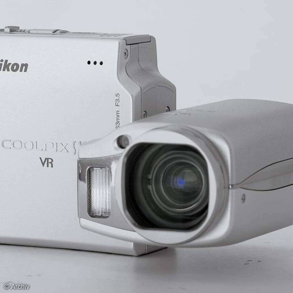 Nikon Coolpix S10 Vorderansicht