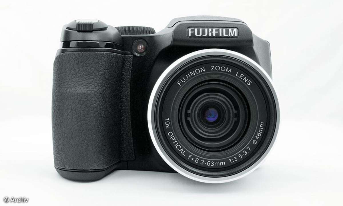 Fuji Finepix S5800 Vorderseite